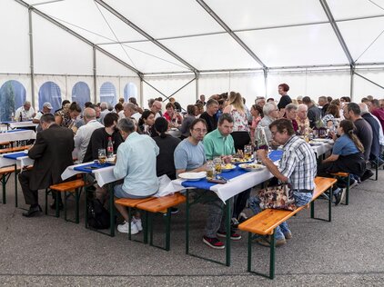 Das Zelt war gut besucht